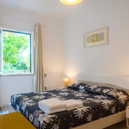 Апартаменты Villino Giardino Di Mare Портоферрайо